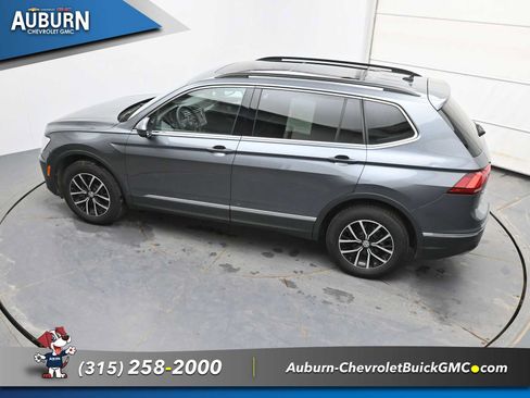 Used 2021 Volkswagen Tiguan SE w/ Panoramic Sunroof Package AWD/4WD image 25