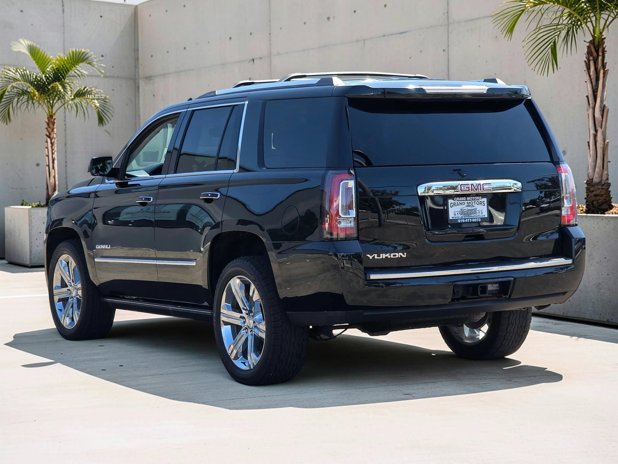 Used 2017 GMC Yukon Denali AWD/4WD image 6