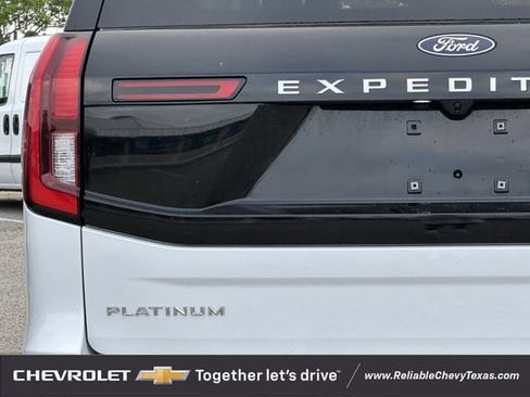 Used 2025 Ford Expedition Platinum image 5