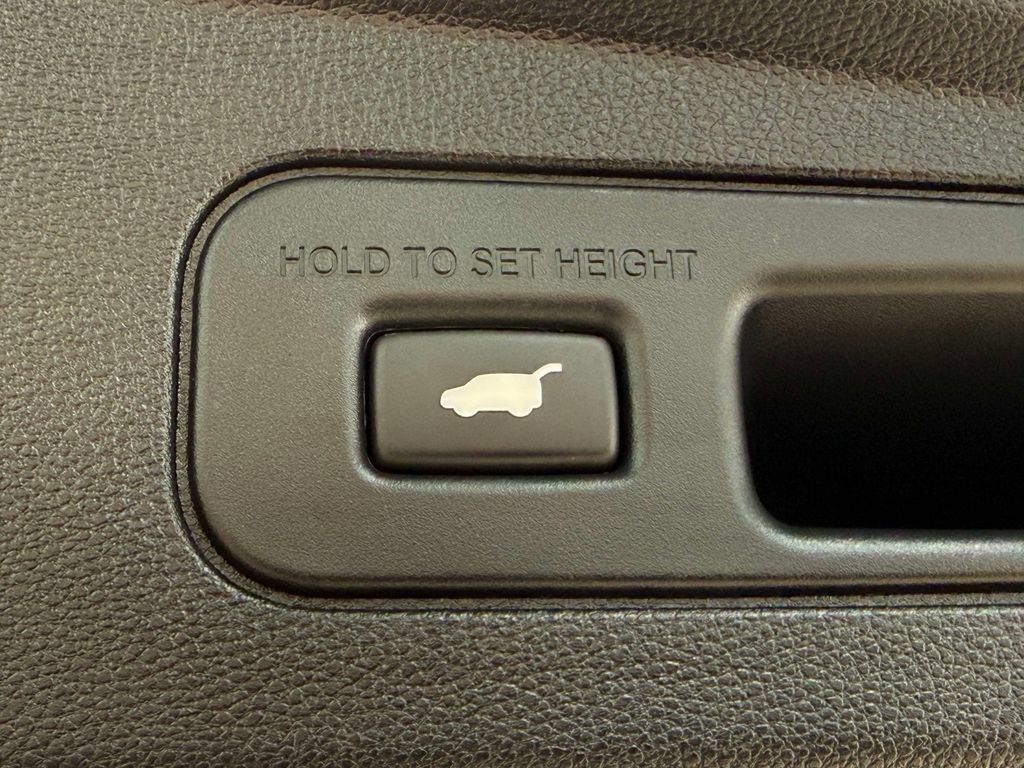 Certified 2024 Acura MDX w/ Technology Package AWD/4WD image 10