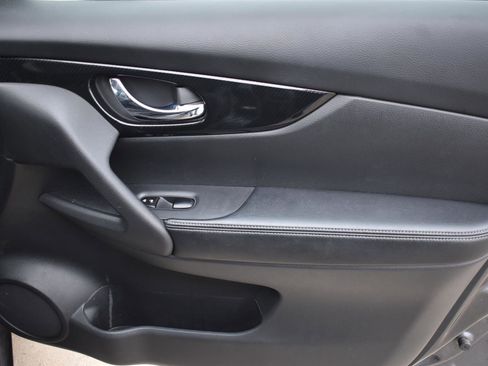 Used 2019 Nissan Rogue SL w/ Premium Package image 15