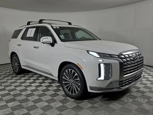 Used 2023 Hyundai Palisade Calligraphy image 3
