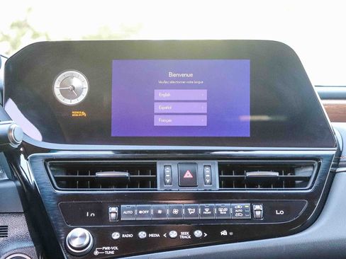 Used 2024 Lexus ES 300h w/ Premium Package FWD image 17