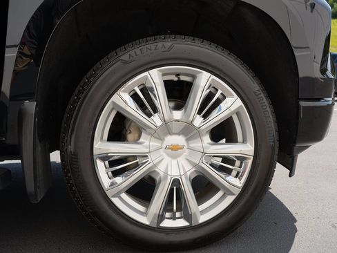 Certified 2022 Chevrolet Silverado 1500 High Country w/ High Country Premium Package AWD/4WD image 35