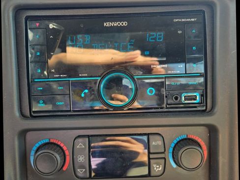 Used 2005 Chevrolet Avalanche LT w/ Preferred Equipment Group image 24