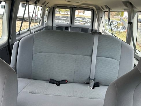 Used 2011 Ford E-350 and Econoline 350 XLT RWD image 12