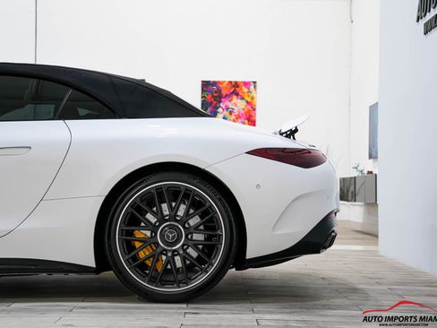 Used 2022 Mercedes-Benz SL 55 AMG 4MATIC w/ Driver Assistance Package image 14