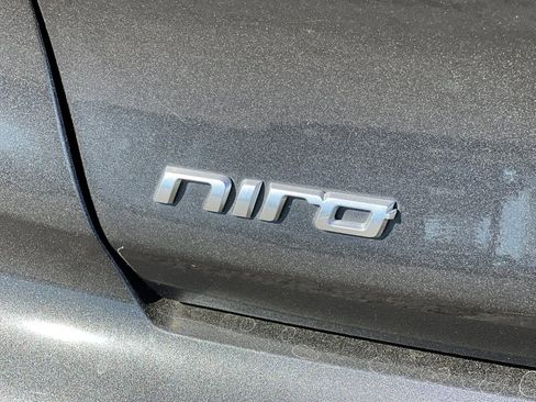 Used 2021 Kia Niro EX image 27