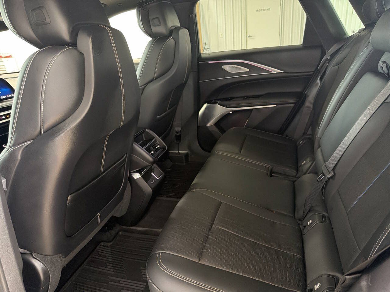Used 2024 Cadillac Lyriq Luxury AWD/4WD image 23