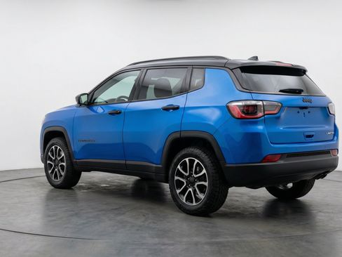 Used 2025 Jeep Compass Trailhawk AWD/4WD image 6