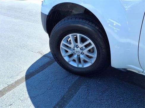 Used 2019 Nissan Frontier SV image 16
