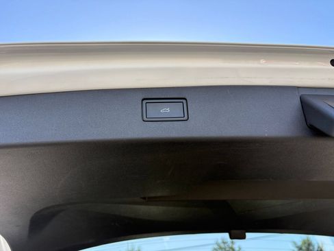 Used 2026 Volkswagen Tiguan SE FWD image 23