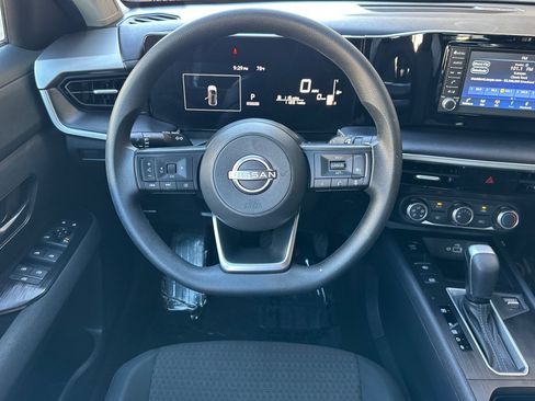 Used 2025 Nissan Kicks S image 16