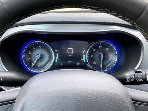 Used 2025 Chrysler Pacifica Limited FWD image 10