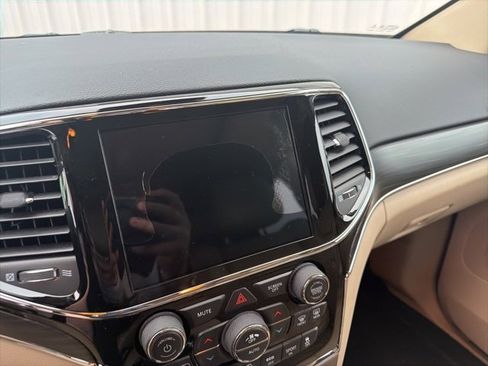 Used 2019 Jeep Grand Cherokee Limited image 9