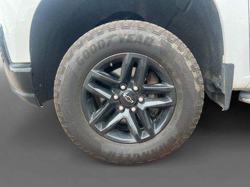 Used 2019 Chevrolet Silverado 1500 LT Trail Boss image 14