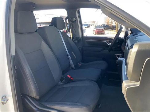 Used 2025 Chevrolet Silverado 2500 LT w/ Convenience Package image 9