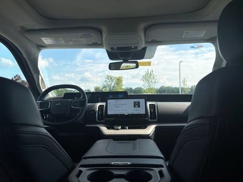 Used 2025 Ford Expedition Max Active AWD/4WD image 27