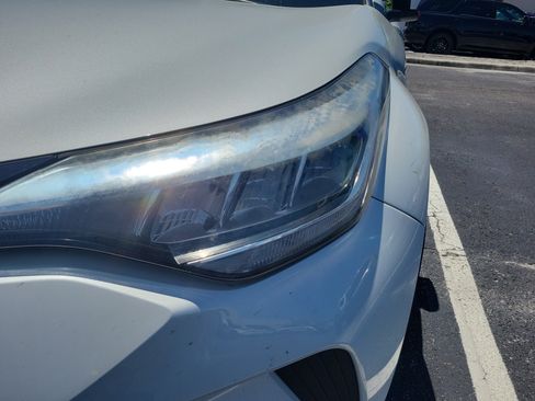 Used 2021 Toyota C-HR XLE FWD image 4