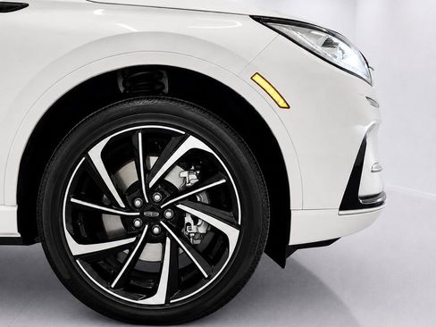 Used 2024 Lincoln Corsair Grand Touring w/ Rear Removable Package Tray AWD/4WD image 8