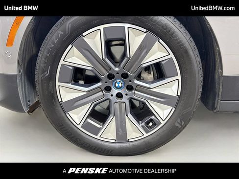 Used 2024 BMW iX xDrive50 AWD/4WD image 9
