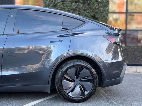 Used 2026 Tesla Model Y 2WD image 11