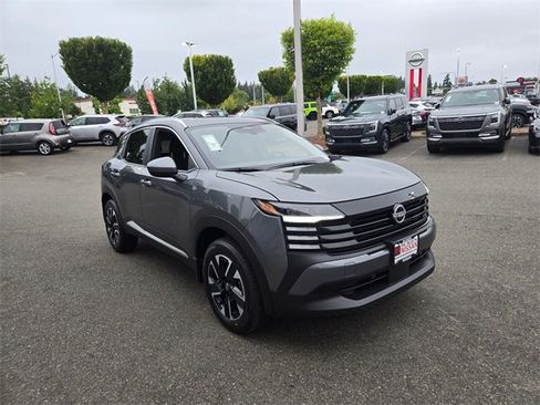 New 2025 Nissan Kicks SV w/ SV Premium Package image 3