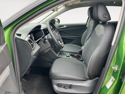 Certified 2026 Volkswagen Taos SE AWD/4WD image 9