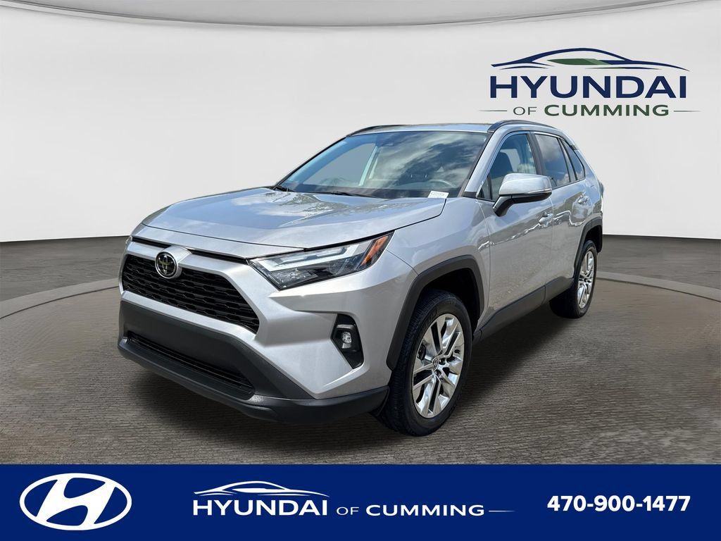 Used 2022 Toyota RAV4 XLE Premium FWD image 3