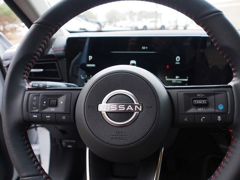 Used 2025 Nissan Kicks SR image 18