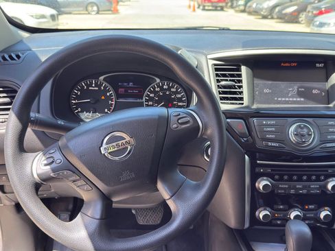 Used 2017 Nissan Pathfinder S AWD/4WD image 35