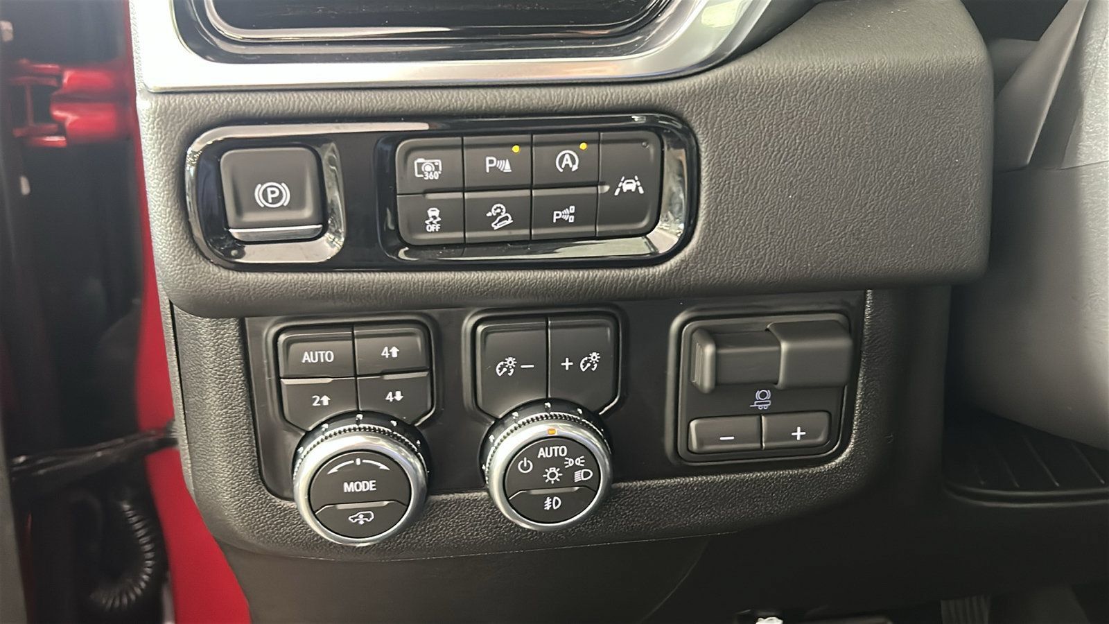 New 2026 GMC Yukon Denali w/ Sun & Power Step Package AWD/4WD image 24