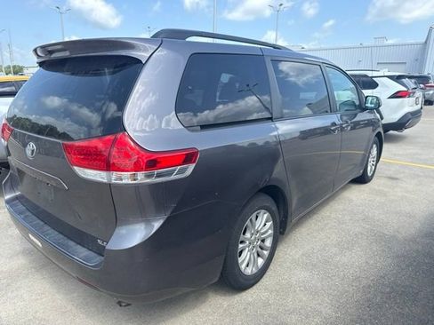 Used 2013 Toyota Sienna XLE FWD image 7