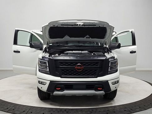 Used 2023 Nissan Titan PRO-4X w/ Pro-4x Utility Package AWD/4WD image 10