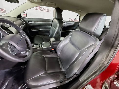 Used 2016 Chrysler 300 Limited image 24