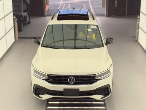 Used 2023 Volkswagen Tiguan SE R-Line AWD/4WD image 5