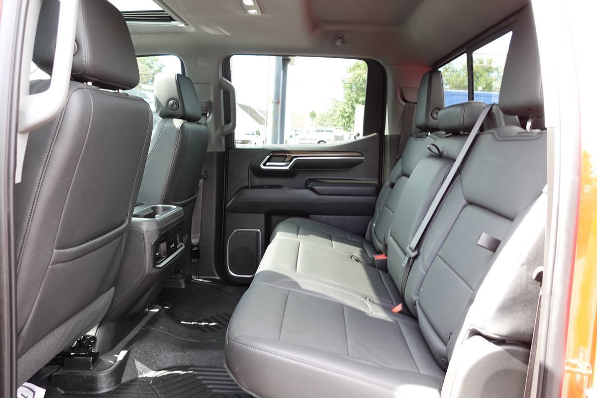 Used 2022 Chevrolet Silverado 1500 LT Trail Boss w/ LT Trail Boss Premium Package AWD/4WD image 30