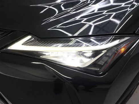 Used 2020 Lexus UX 200 w/ Premium Package FWD image 29