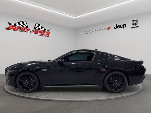 Used 2025 Ford Mustang GT Premium image 3