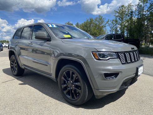 Used 2022 Jeep Grand Cherokee Laredo X AWD/4WD image 3