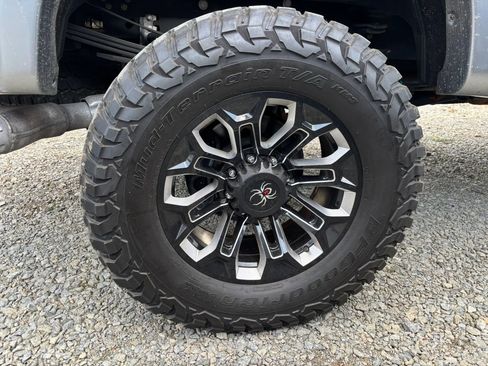 Used 2022 Ford F250 Lariat w/ Black Appearance Package image 8