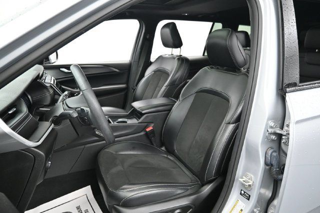Used 2023 Jeep Grand Cherokee L Altitude AWD/4WD image 14