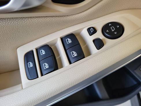 New 2026 BMW 330i xDrive Sedan w/ Convenience Package image 18