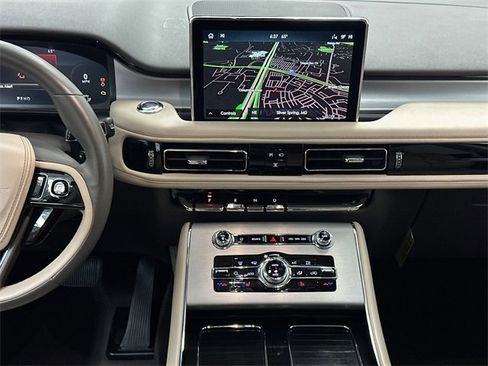Used 2022 Lincoln Aviator AWD image 21
