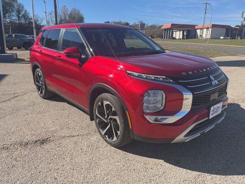 Used 2024 Mitsubishi Outlander SE image 15