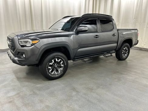 Used 2022 Toyota Tacoma 4x4 Double Cab image 2