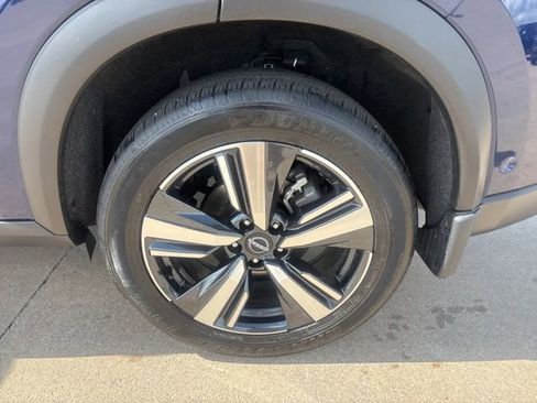Used 2025 Nissan Rogue SL w/ Tech Package AWD/4WD image 12
