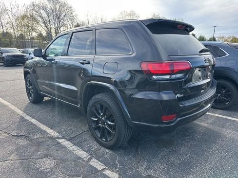 Used 2020 Jeep Grand Cherokee Altitude AWD/4WD image 4