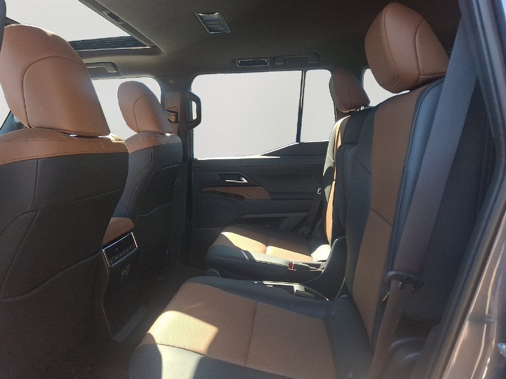 Used 2026 Lexus GX 550 w/ Accessory Package (2T) AWD/4WD image 9