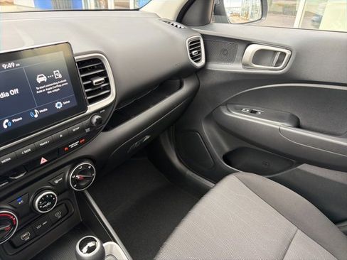 Certified 2025 Hyundai Venue SE image 29